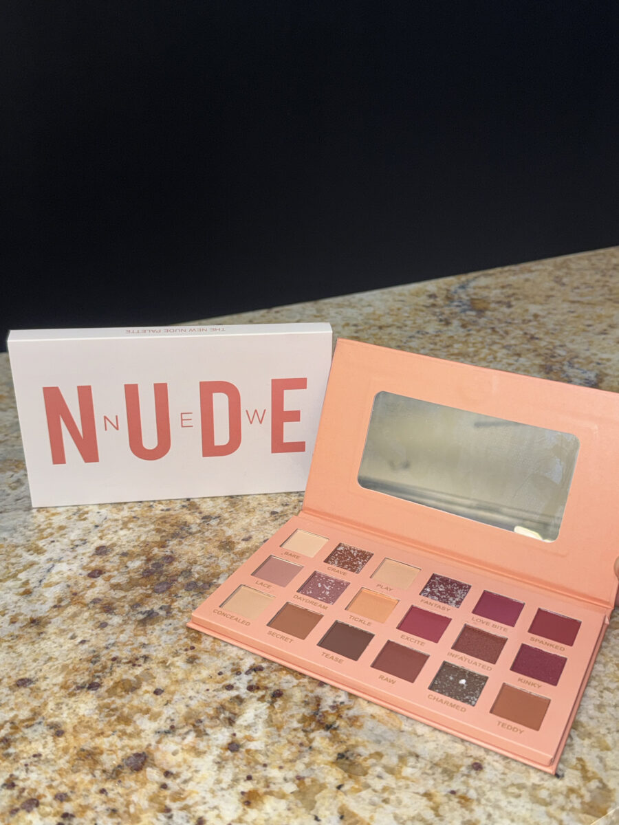 NUDE paleta očných tieňov 18 farieb v elegantnom puzdre so zrkadlom