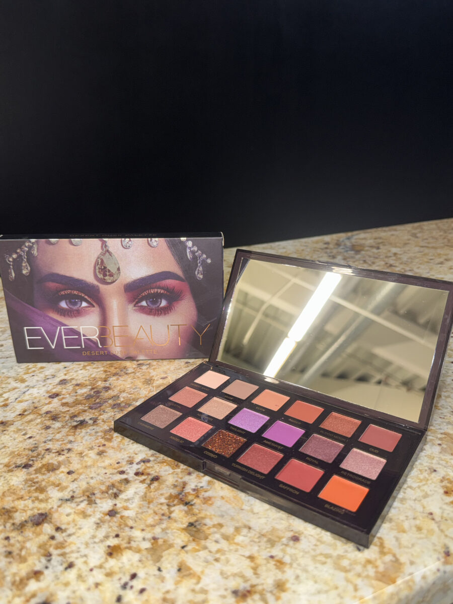 NAUGHTY EVER BEAUTY paleta očných tieňov – 18 odtieňov